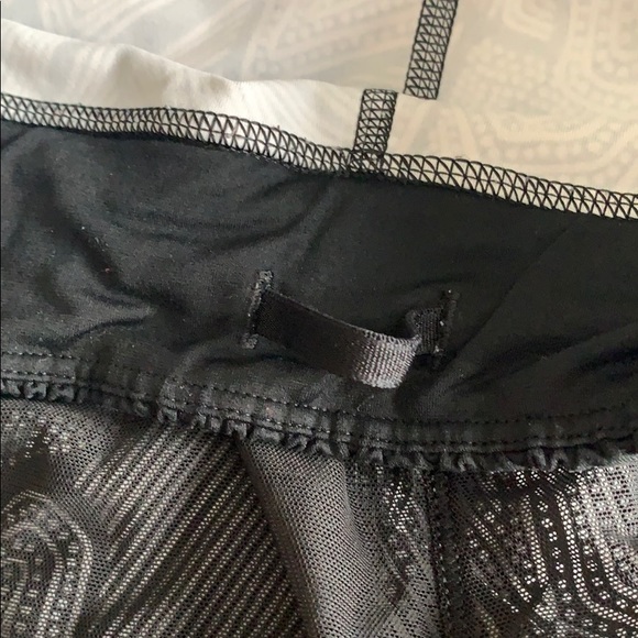 LULU LEMON shorts - Picture 6 of 6